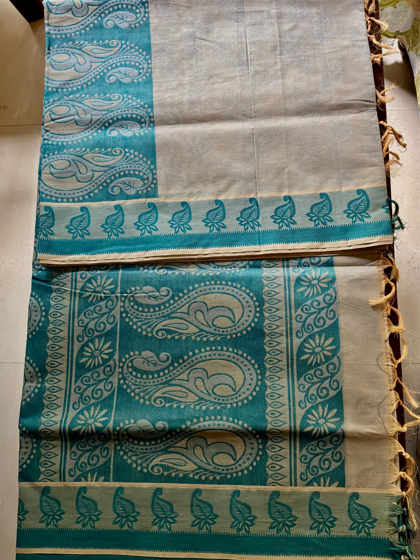 Teal Blue and Off-White Dual-Tone Pure Cotton Saree With Rich Pallu
